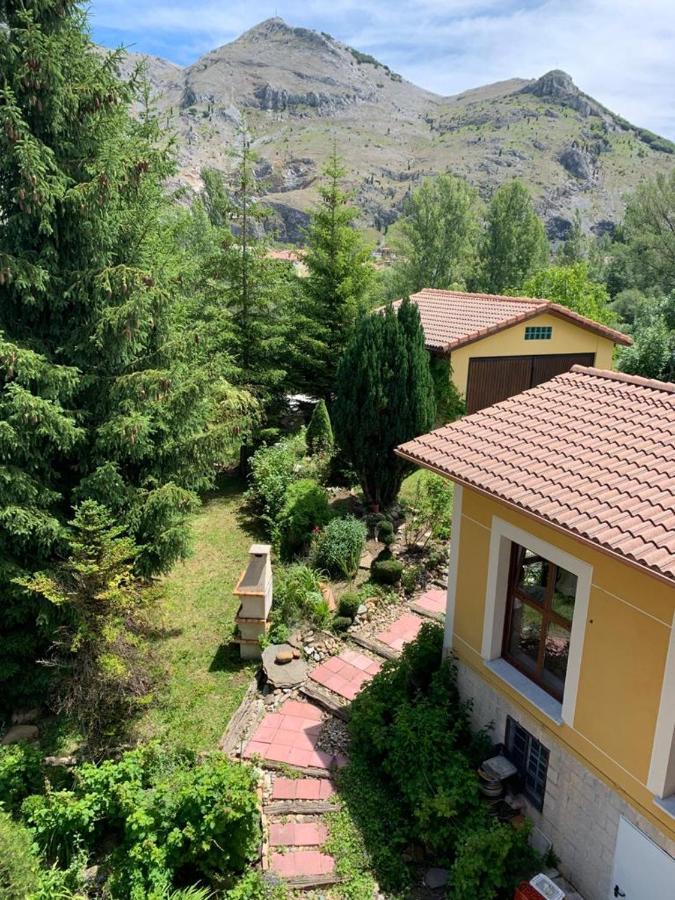 Hostel Arenos Velilla del Rio Carrion Exteriör bild